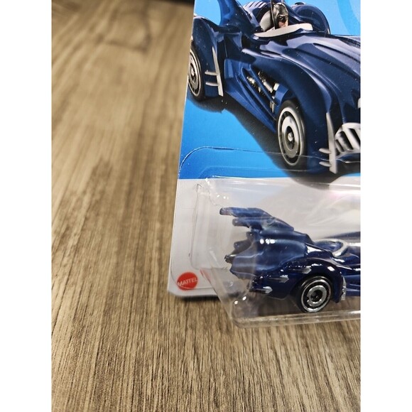 Hot Wheels Batman & Robin Mobile  1:64 Diecast Toy Car 2024 - Picture 3 of 5